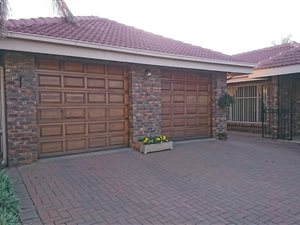 4 Bed House in Ninapark