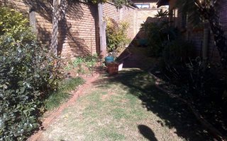 2 Bedroom Townhouse in Noordheuwel