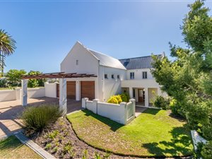4 Bedroom House in Vlottenburg