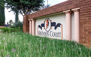 3 Bedroom Duplex in Van Riebeeck Park