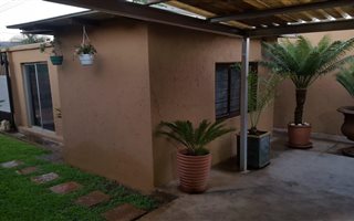 1 Bedroom Garden Cottage in Gezina