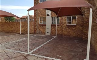 1 Bedroom Apartment in Die Hoewes