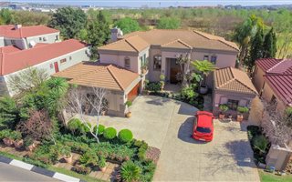 4 Bedroom House in Centurion Golf Estate