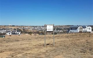 1044 m² Land available in Waterfall Country Estate