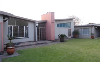 4 Bedroom House in Vanderbijlpark SW