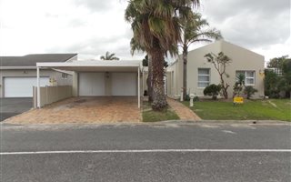 4 Bedroom House in Bothasig