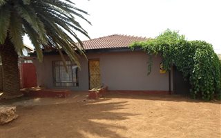 3 Bedroom House in Lenasia
