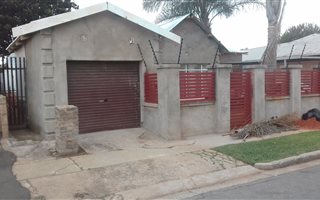4 Bedroom House in Rowhill