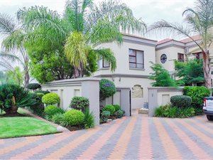 6 Bed House in Blue Hills