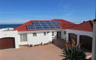 5 Bedroom House in Beachview