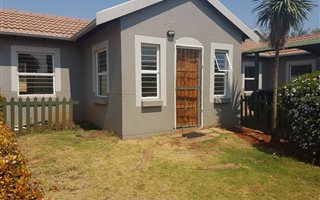 2 Bedroom Townhouse in Weltevreden Park