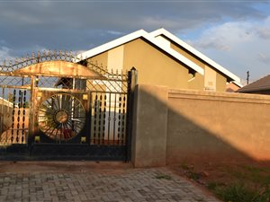3 Bed House in Mahube Valley