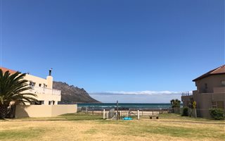 378 m² Land available in Gordons Bay Central
