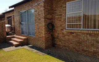 2 Bedroom Townhouse in Honeydew Ridge