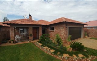3 Bedroom House in Grimbeek Park