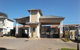 3 Bedroom Apartment in Rynfield