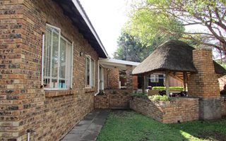 3 Bedroom House in Geelhoutpark