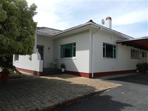 4 Bed House in Bosonia