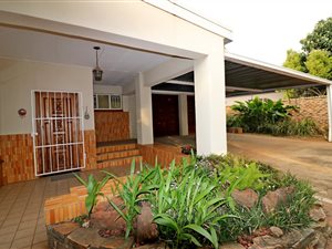 4 Bed House in Glen Marais