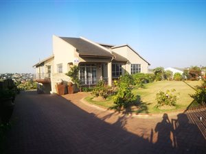 6 Bed House in Umhlatuzana