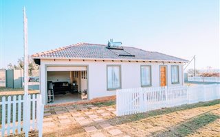 2 Bedroom House in Montana Park