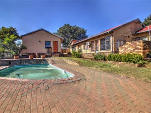 3 Bed House in Esther Park