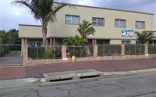 105 m² Retail Space in Newton Park