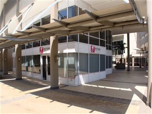 800 m² Commercial space in Point Waterfront