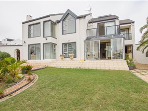 5 Bed House in Country Club