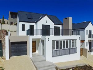 3 Bed House in La Roche