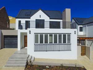 3 Bed House in La Roche