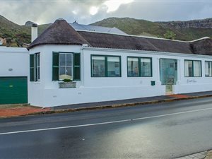 4 Bed House in Kalk Bay
