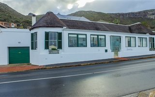 4 Bedroom House in Kalk Bay