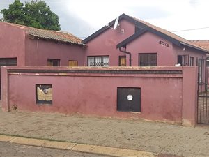2 Bed House in Clayville
