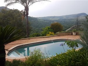 21.6 ha Farm in Hekpoort