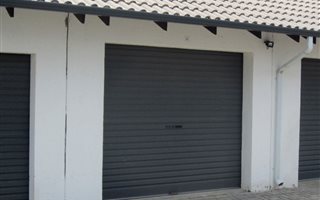 2 Bedroom Flat in Waterval East