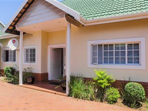 3 Bedroom Townhouse in Mt Edgecombe Estate 1 & 2