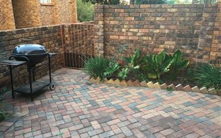 2 Bedroom Apartment in Zwartkop