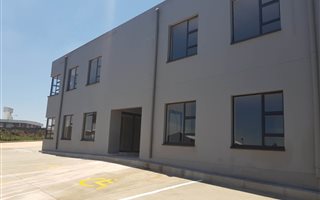 2400 m² Industrial space in Clayville