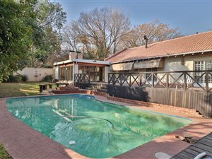 11 Bed House in Ferndale