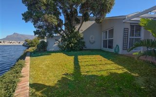 3 Bedroom House in Woodbridge Island