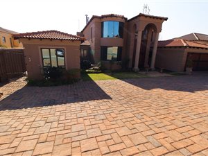 4 Bed House in Kyalami AH
