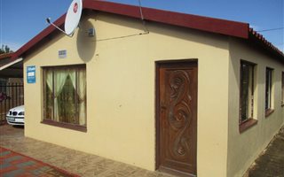3 Bedroom House in Blomanda