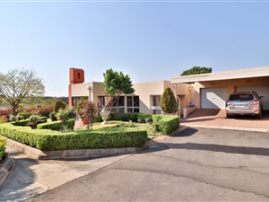 3 Bed Townhouse in Rietvalleirand