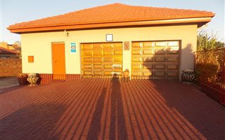 4 Bedroom House in Pine Ridge