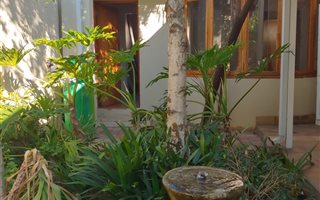1 Bedroom Garden Cottage in Linden