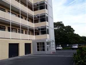 2 Bed Flat in Rosebank