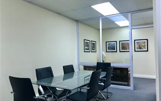 122 m² Office Space in Hilton