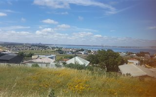 475 m² Land available in White City