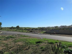 585 m² Land available in Gustrouw